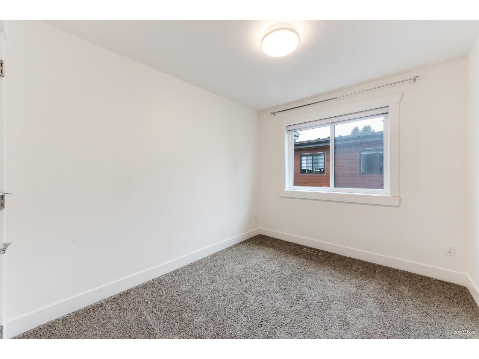 3 15885 16 AVENUE, Surrey