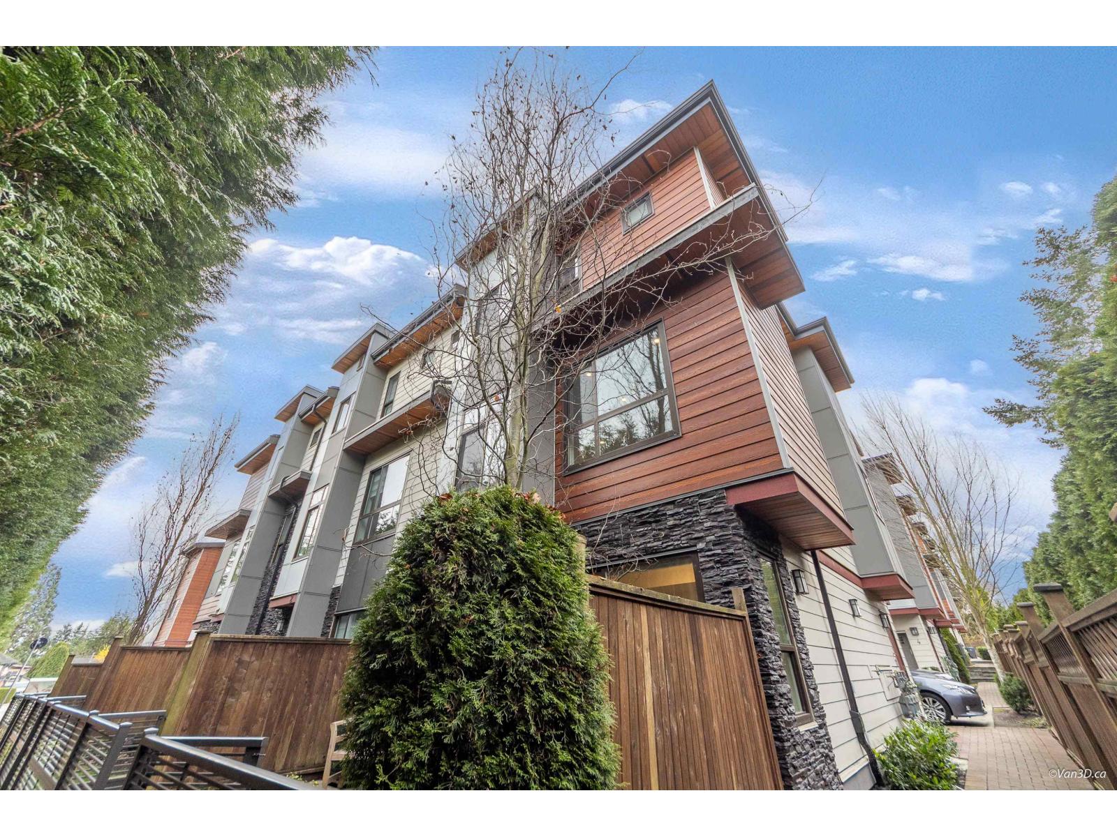 3 15885 16 AVENUE, Surrey