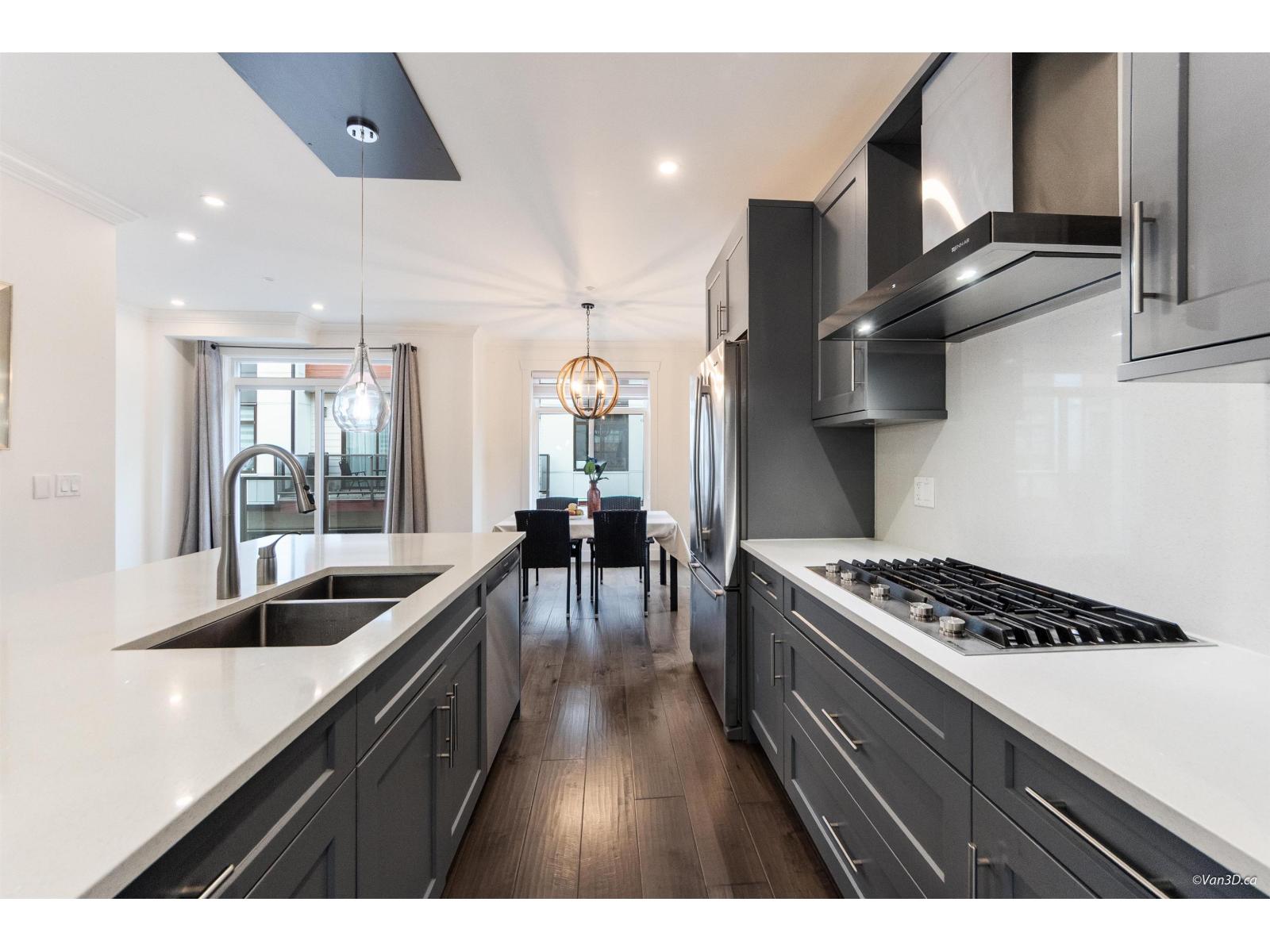 3 15885 16 AVENUE, Surrey