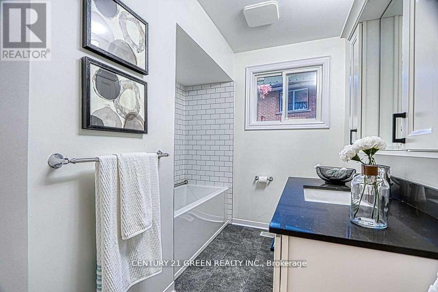 164 GARDINER DRIVE - 22
