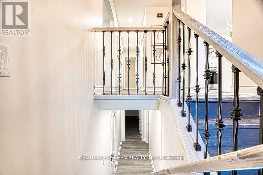 164 GARDINER DRIVE - 24