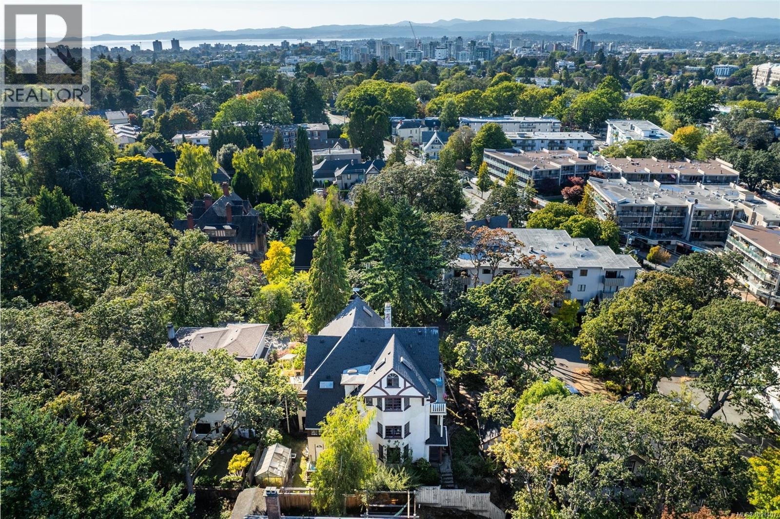  1043/1045 Belmont Avenue, Victoria