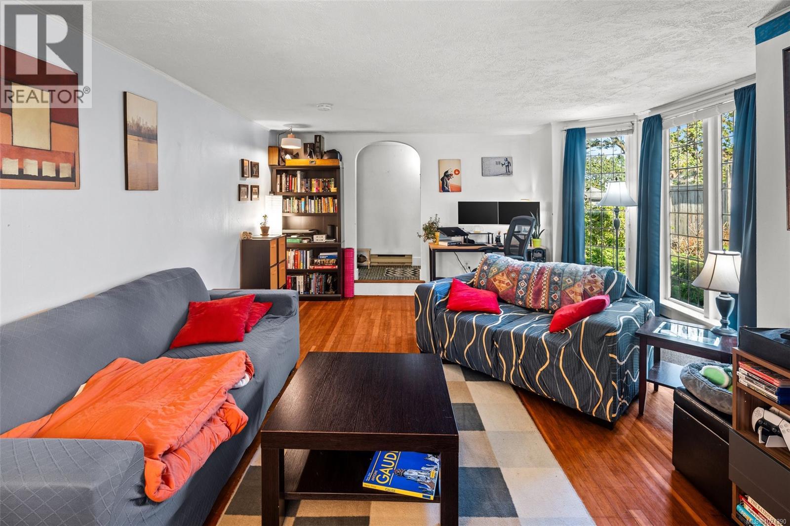  1043/1045 Belmont Avenue, Victoria