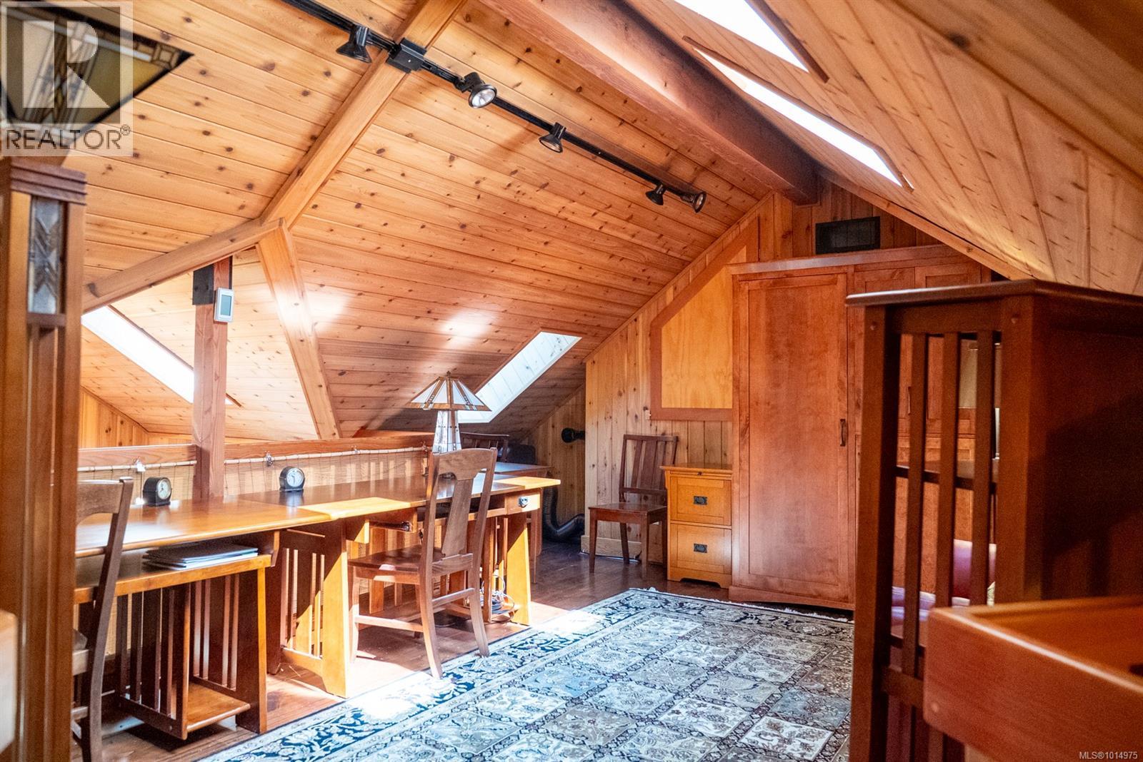 8807 Ainslie Point Rd, Pender Island