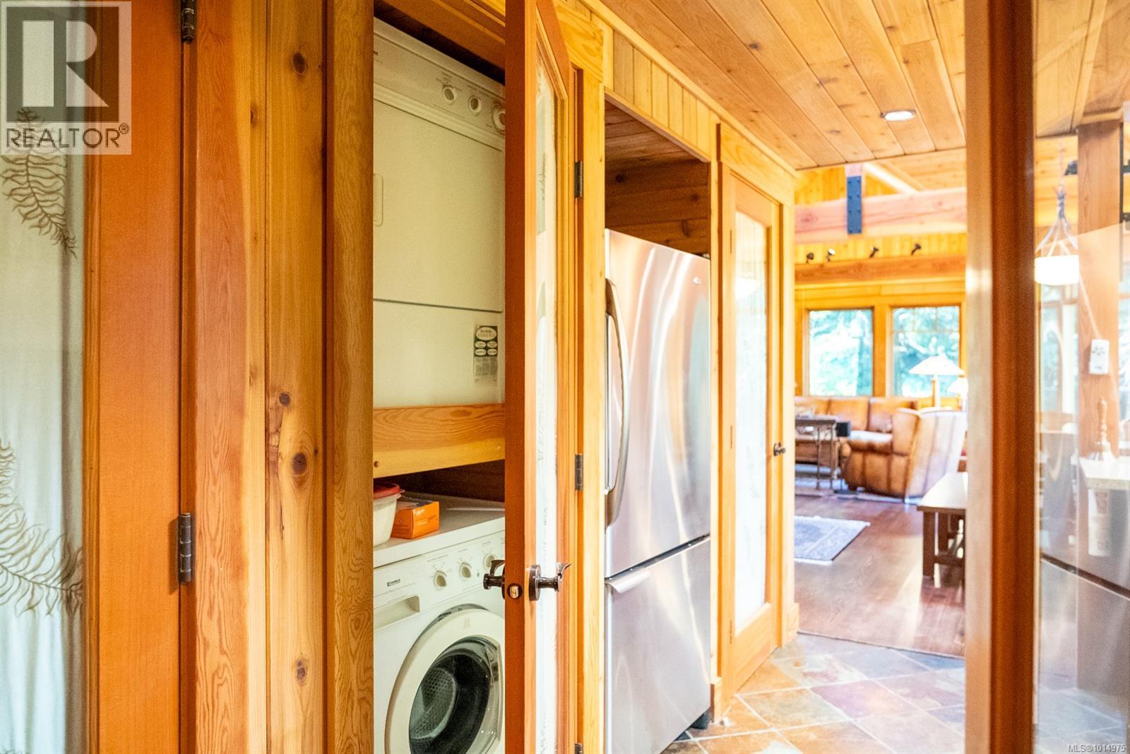 8807 Ainslie Point Rd, Pender Island