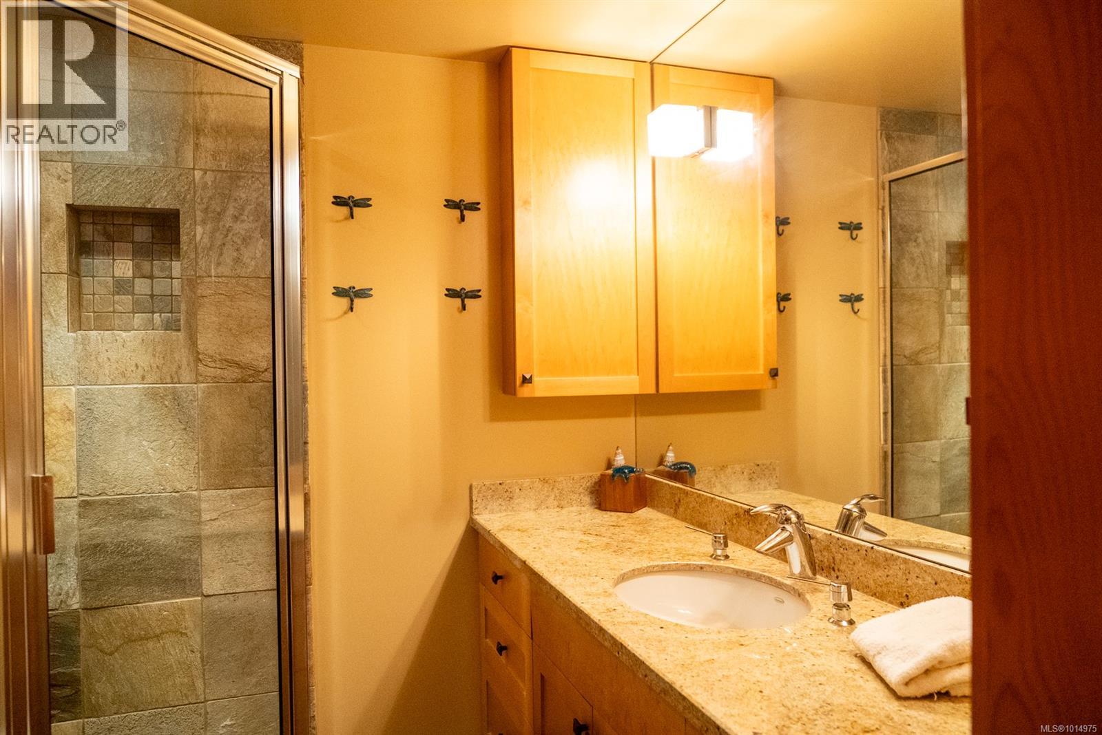 8807 Ainslie Point Rd, Pender Island