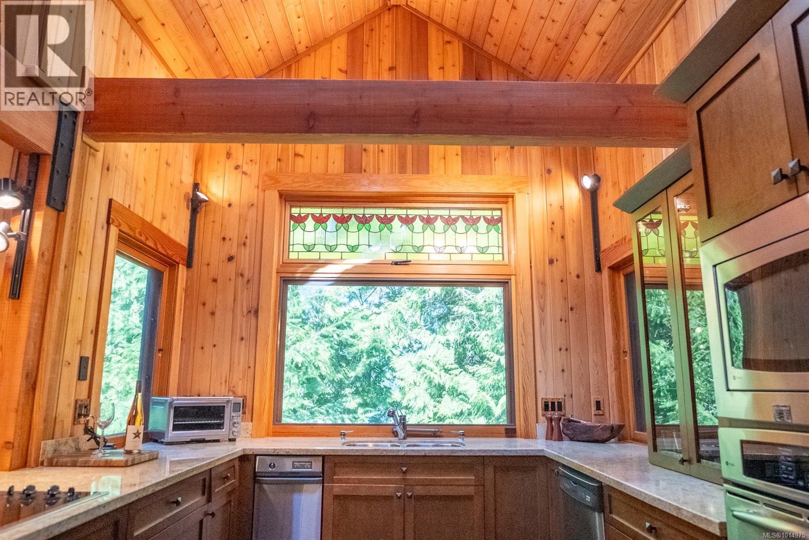 8807 Ainslie Point Rd, Pender Island