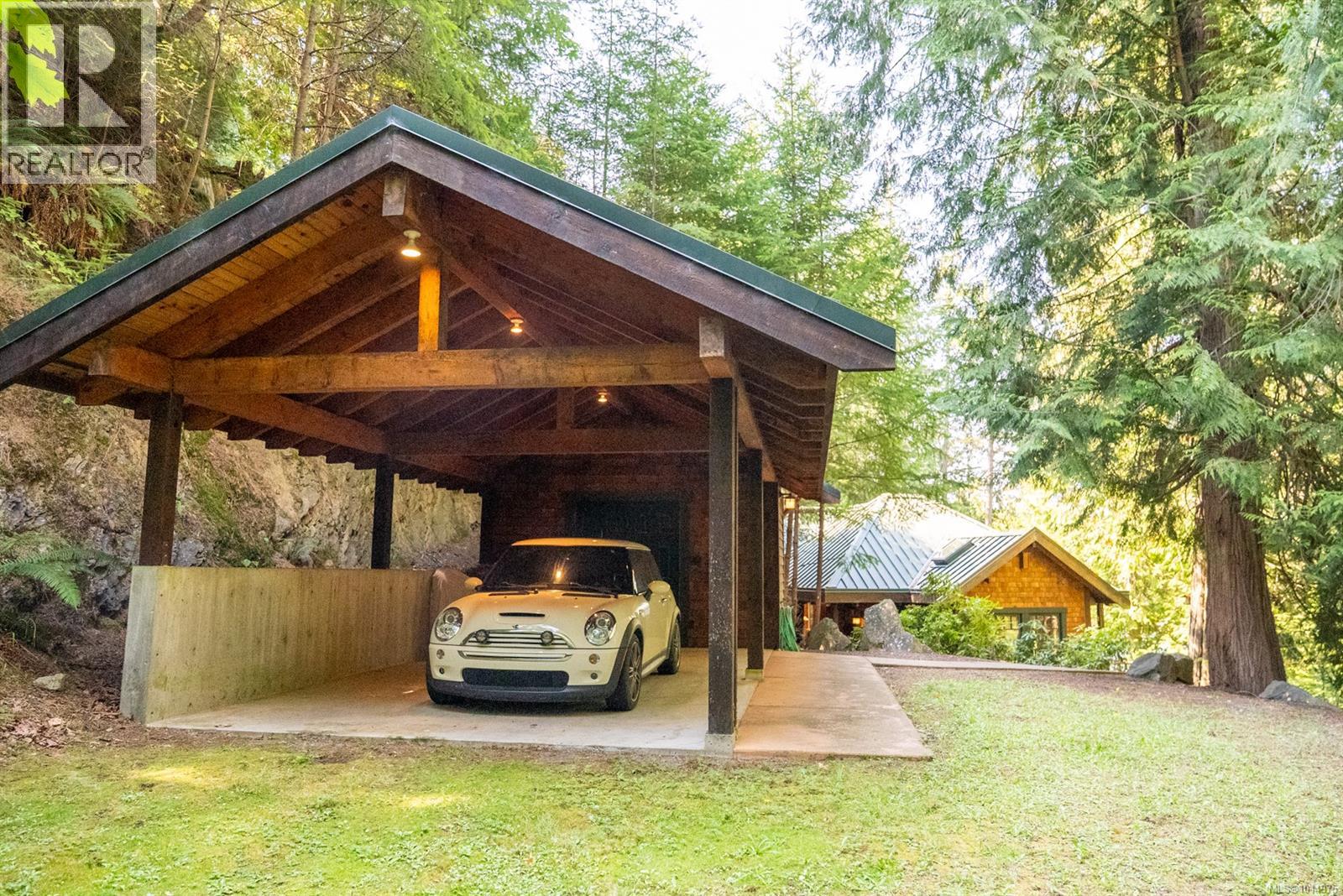 8807 Ainslie Point Rd, Pender Island