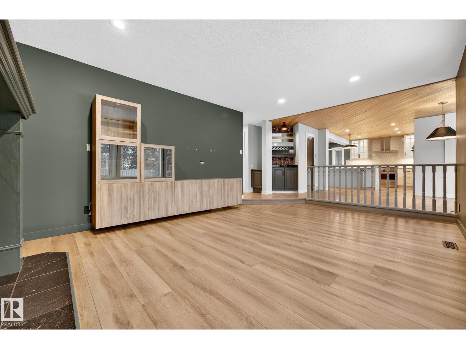 Quartz kitchen and modern finishes