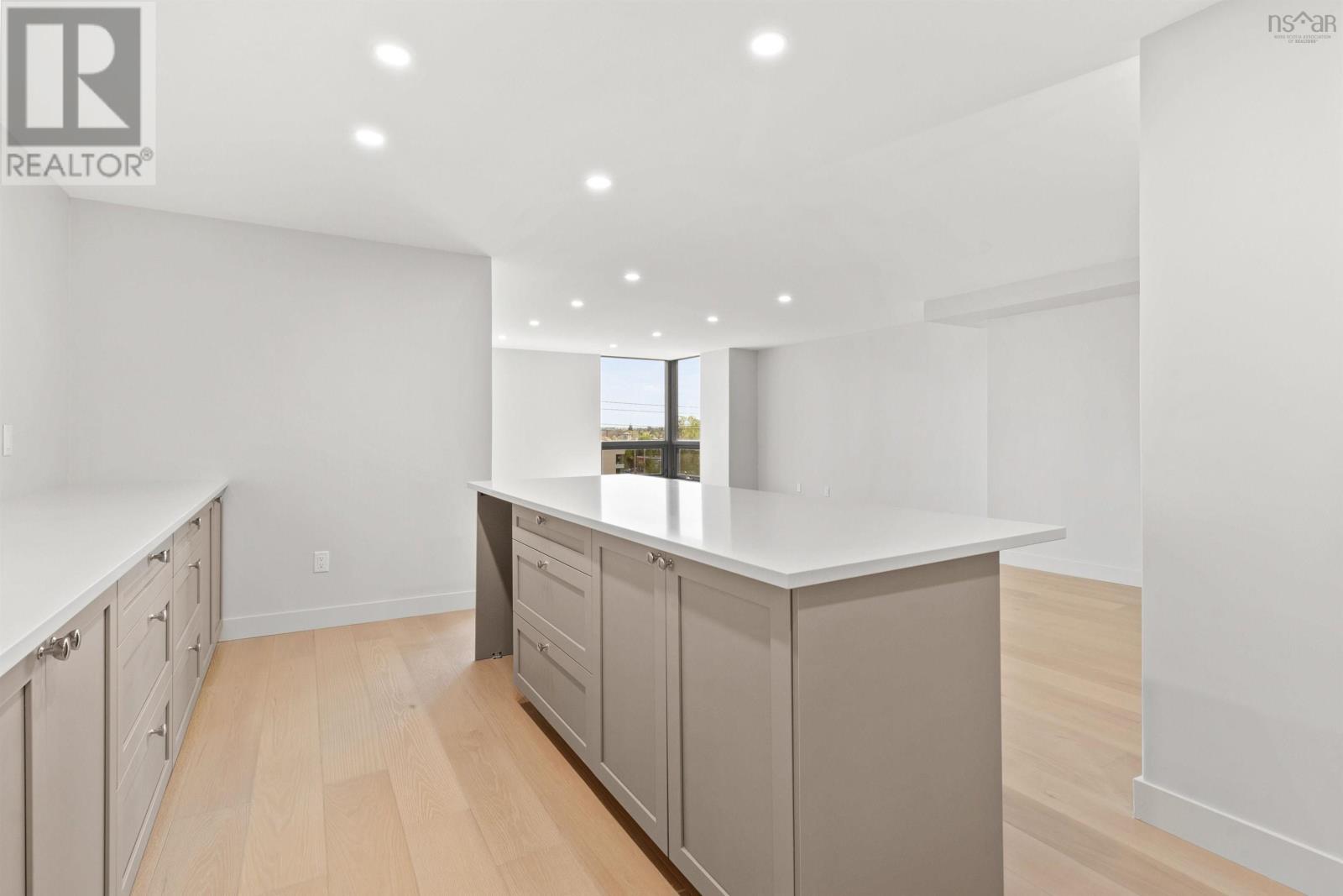 Property 9 of 37 of 406 6369 Coburg Road