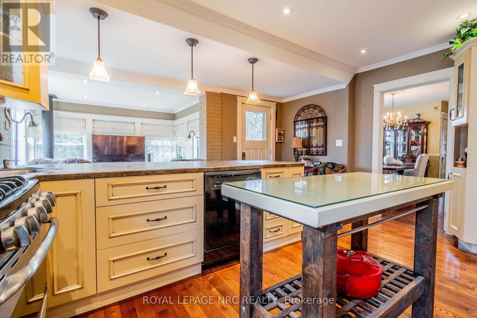6107 BARKER STREET - 17