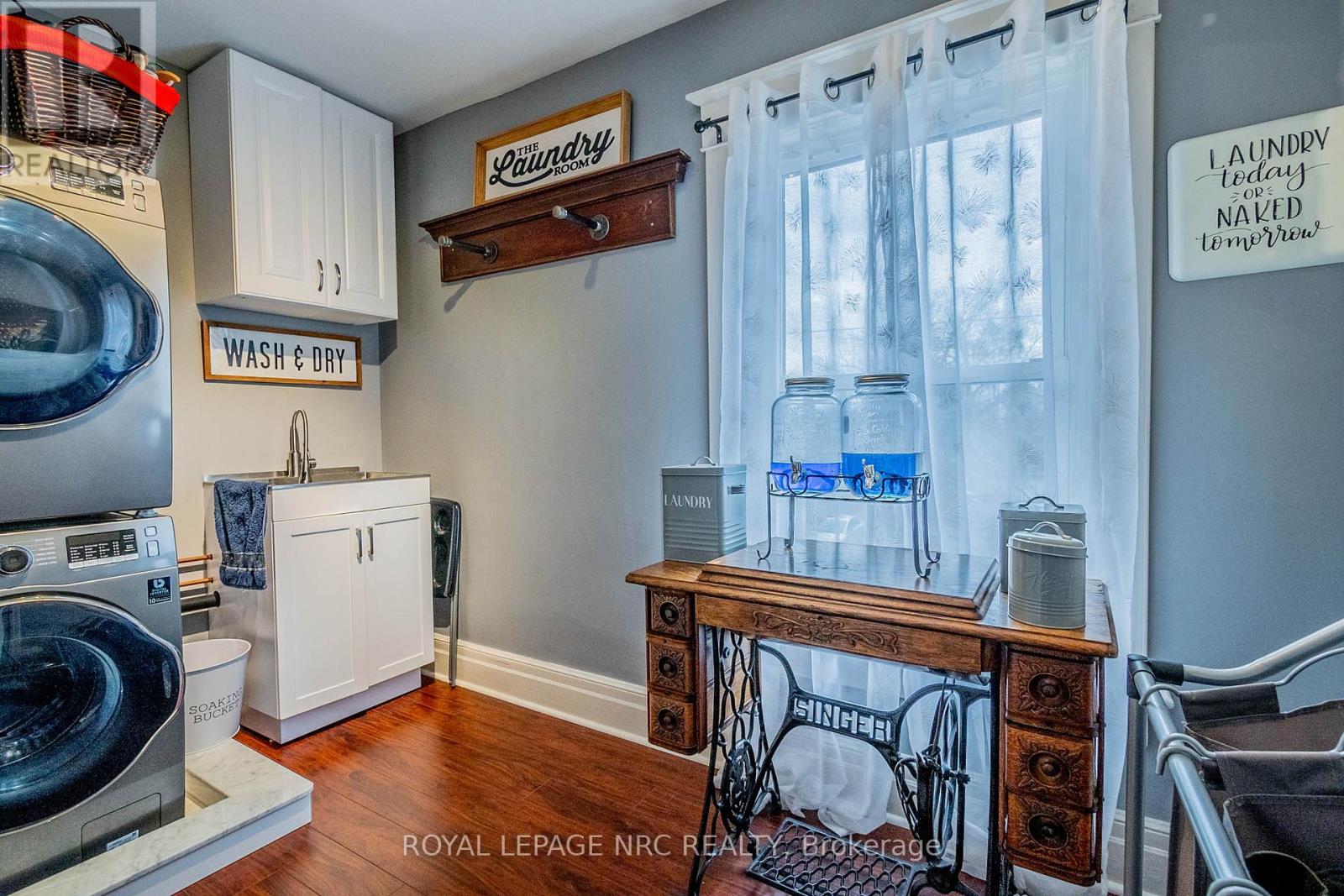 6107 BARKER STREET - 23