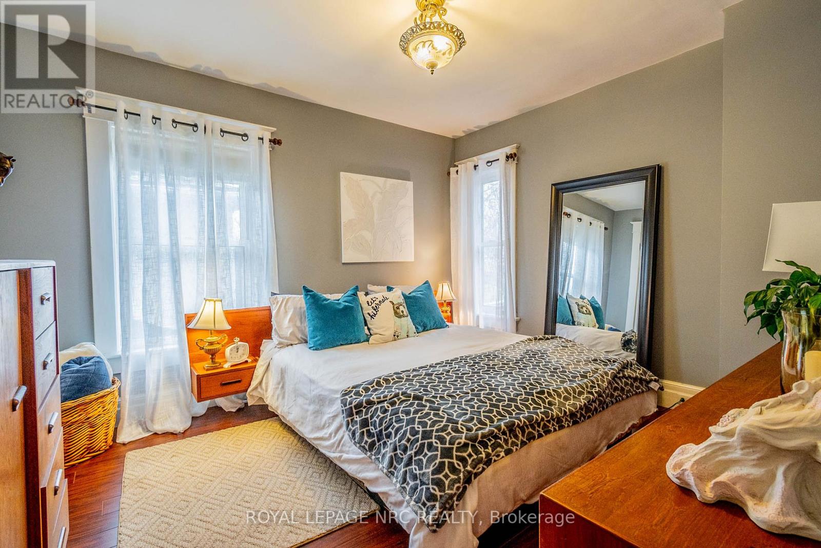 6107 BARKER STREET - 25