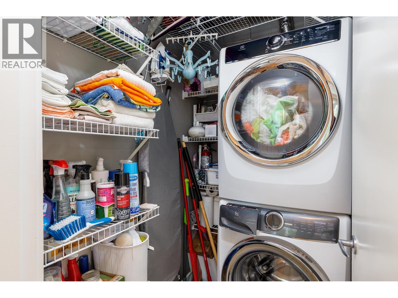 301 560 RAVEN WOODS DRIVE, North Vancouver