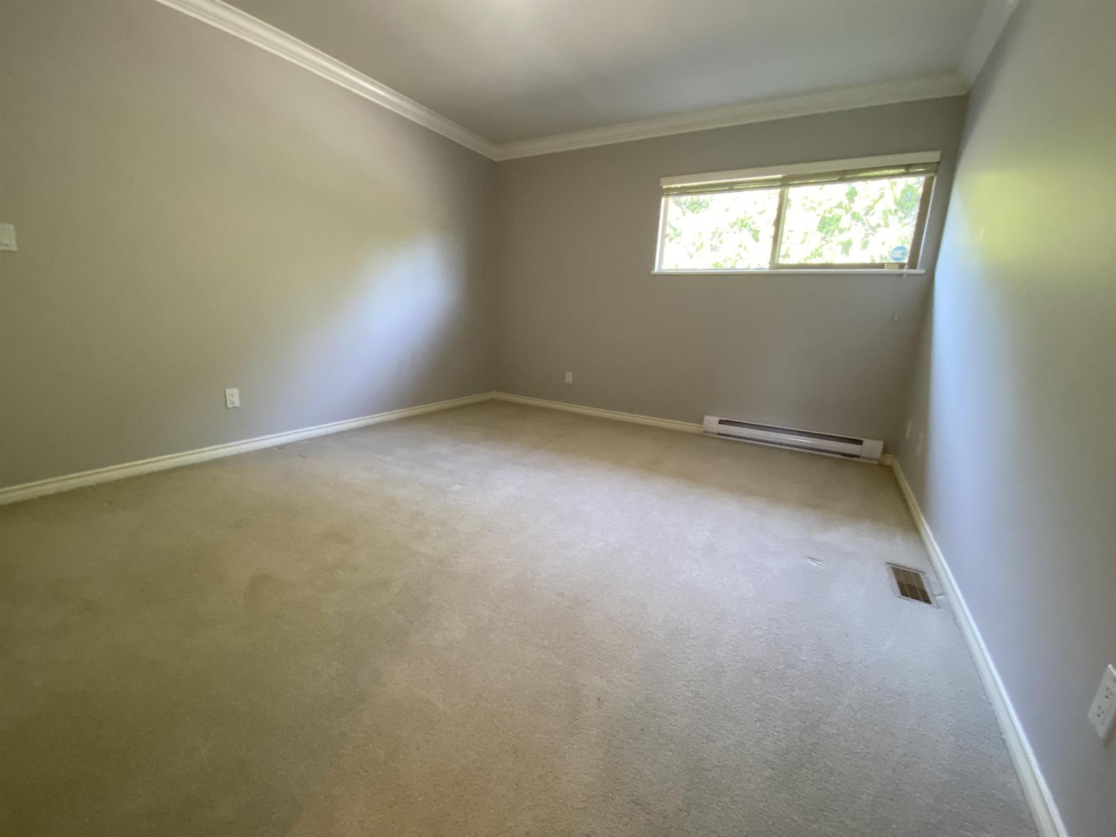 House in Surrey - Image 14