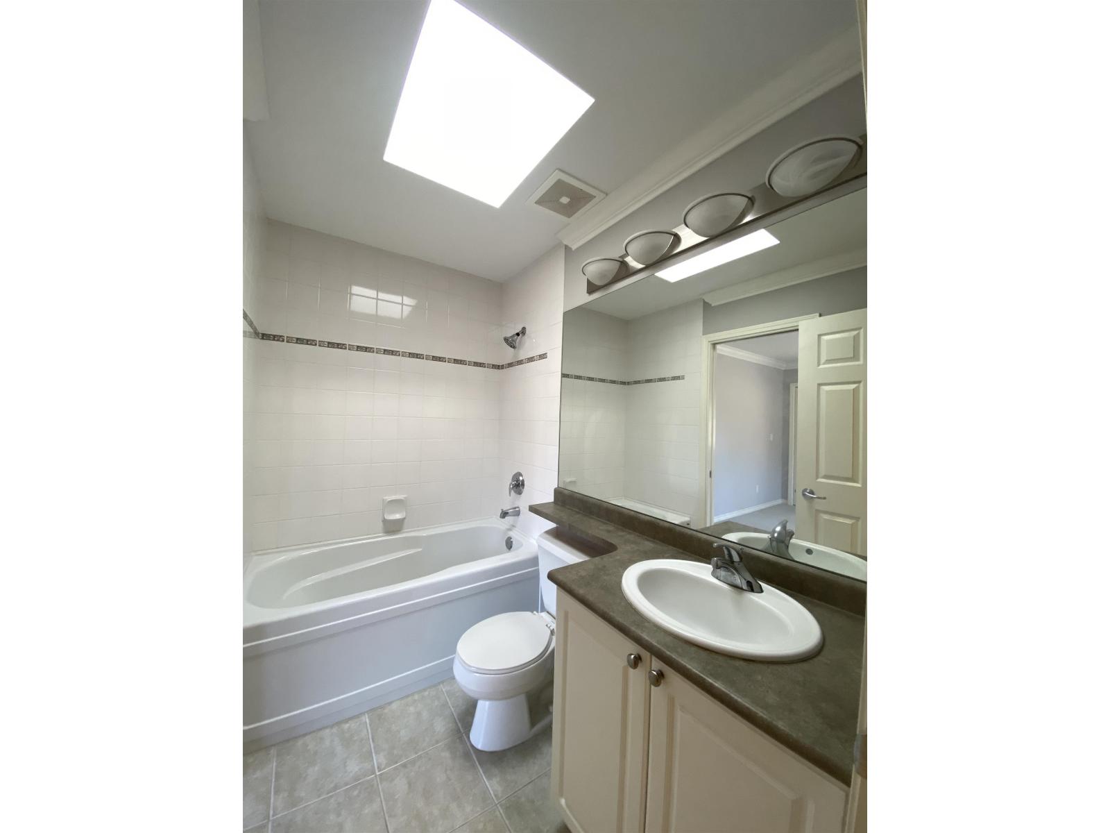 House in Surrey - Image 15
