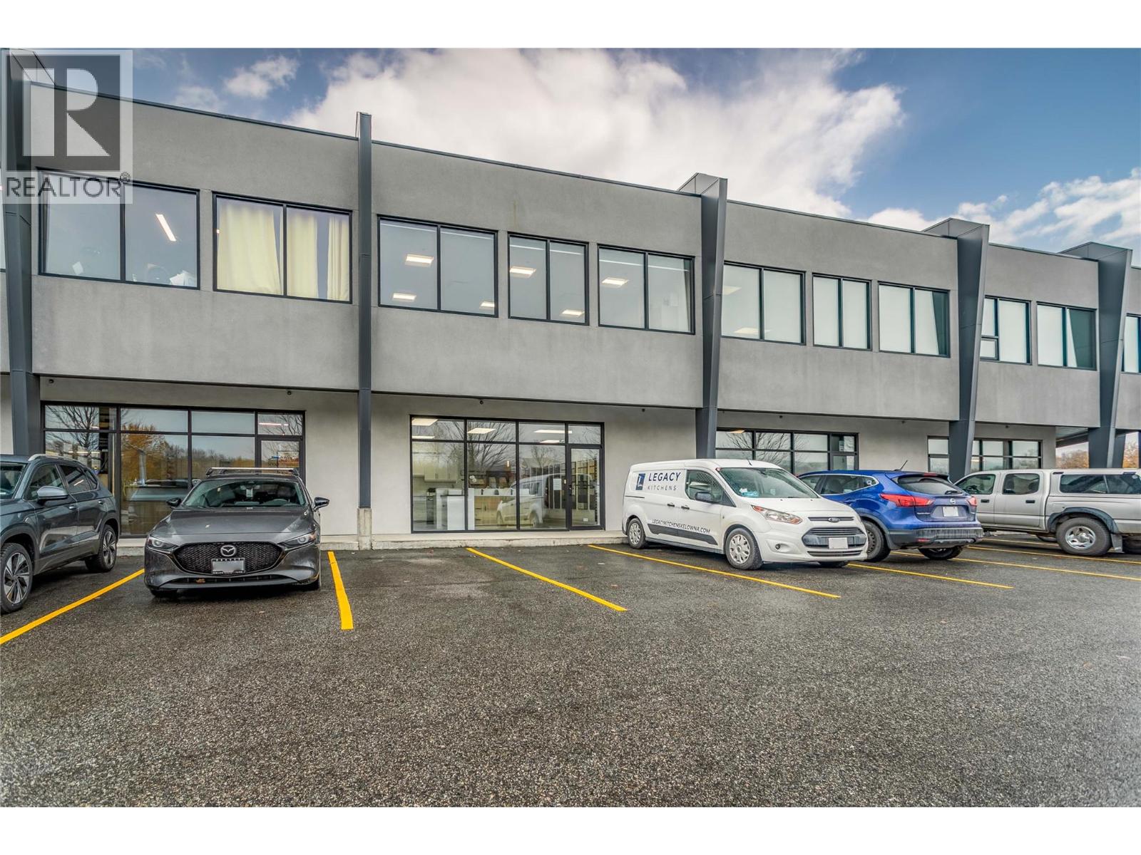 2 1990 Landsdowne Place, Kelowna