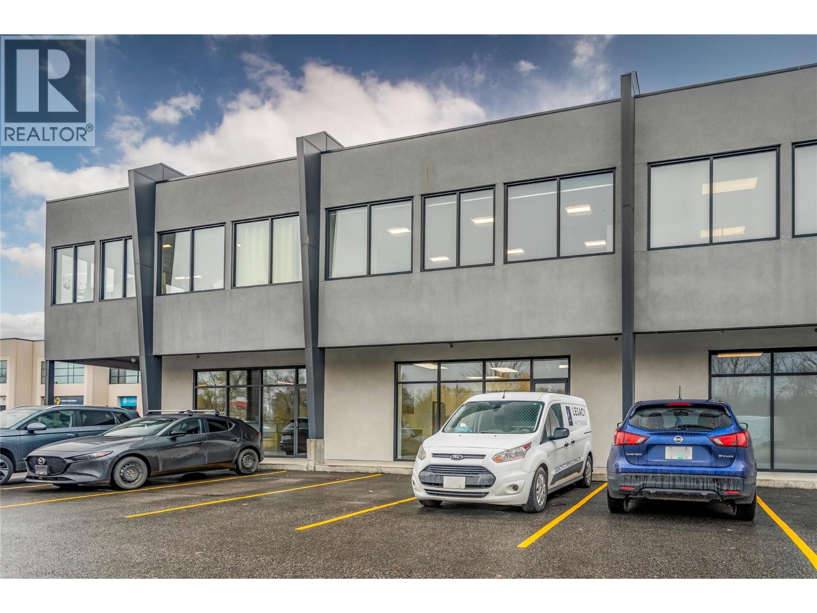 2 1990 Landsdowne Place, Kelowna