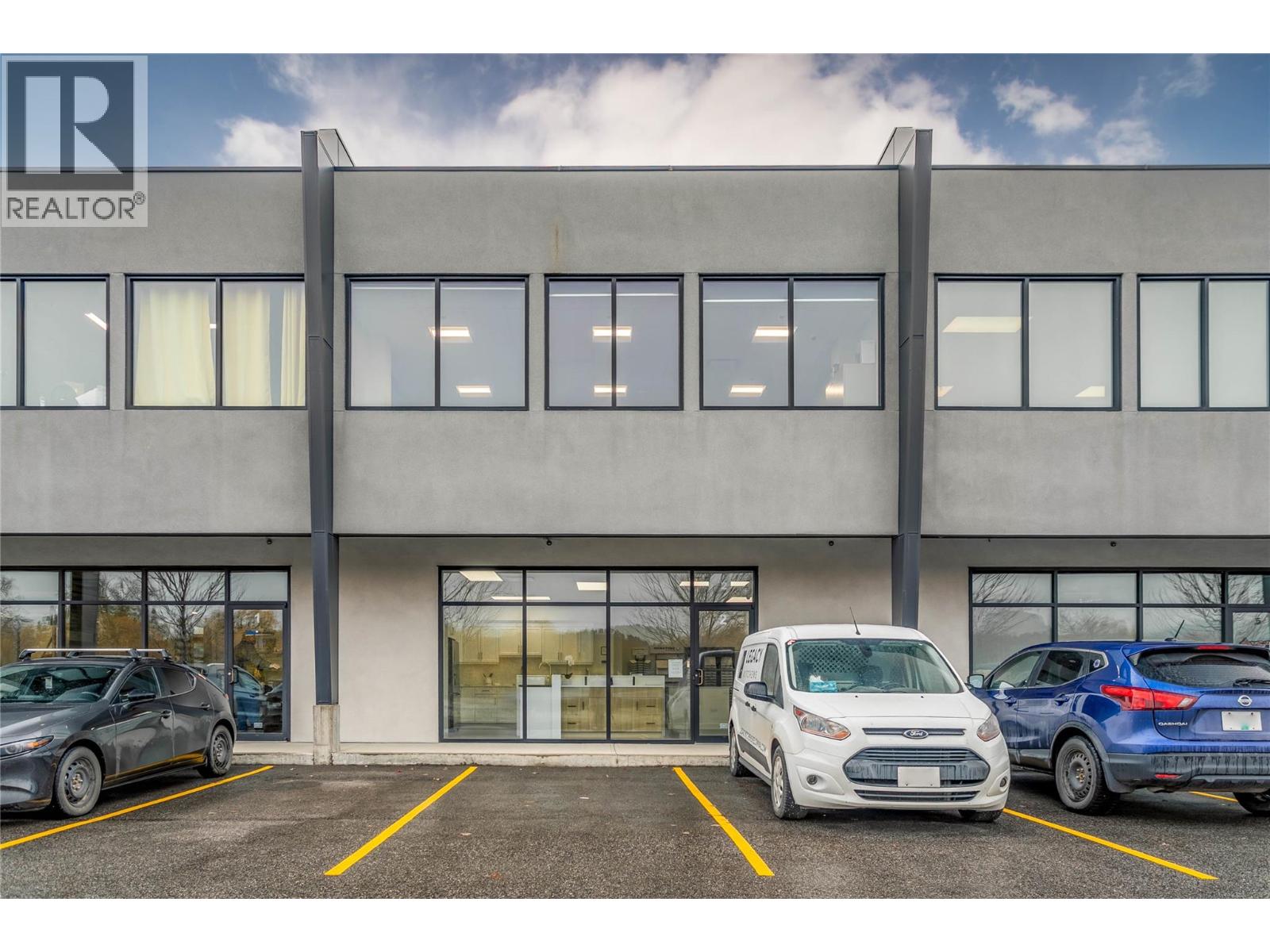 2 1990 Landsdowne Place, Kelowna