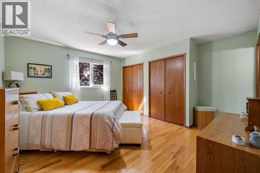 Single Family House 4 Level for Sale in  Bernard Court NW Beddington Heights Calgary 