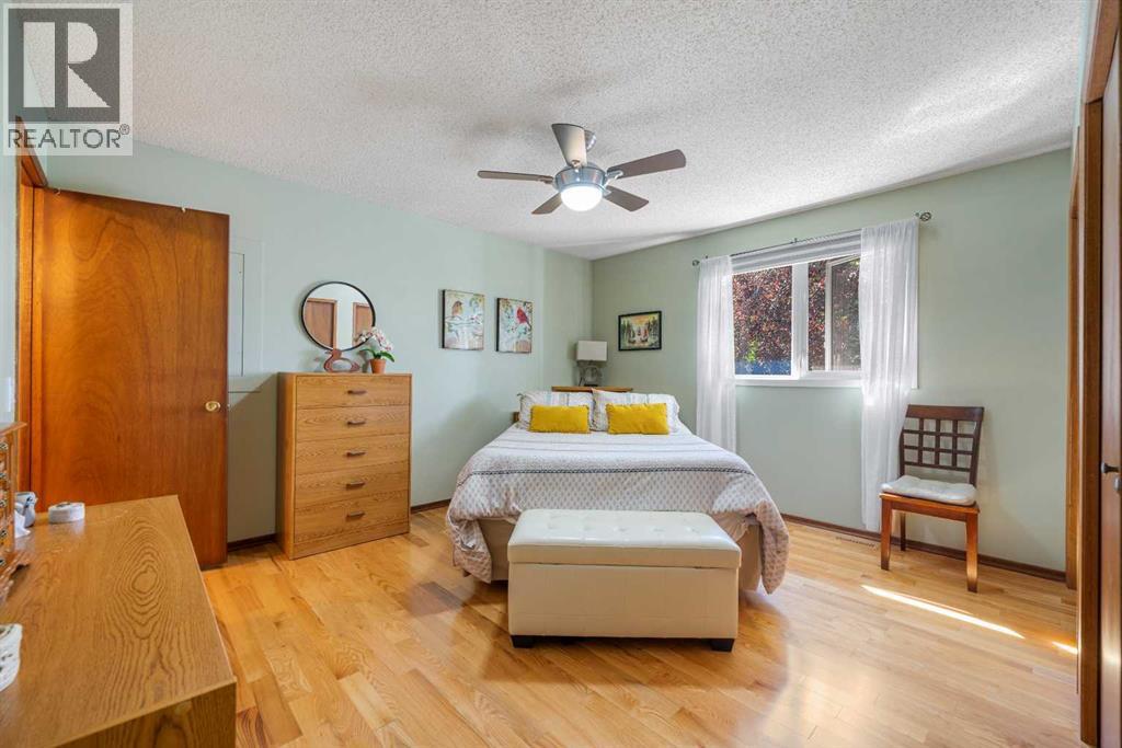 7 Bernard Court NW, Calgary, Alberta