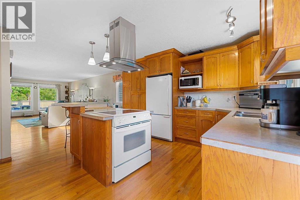 Single Family House 4 Level for Sale in  Bernard Court NW Beddington Heights Calgary 