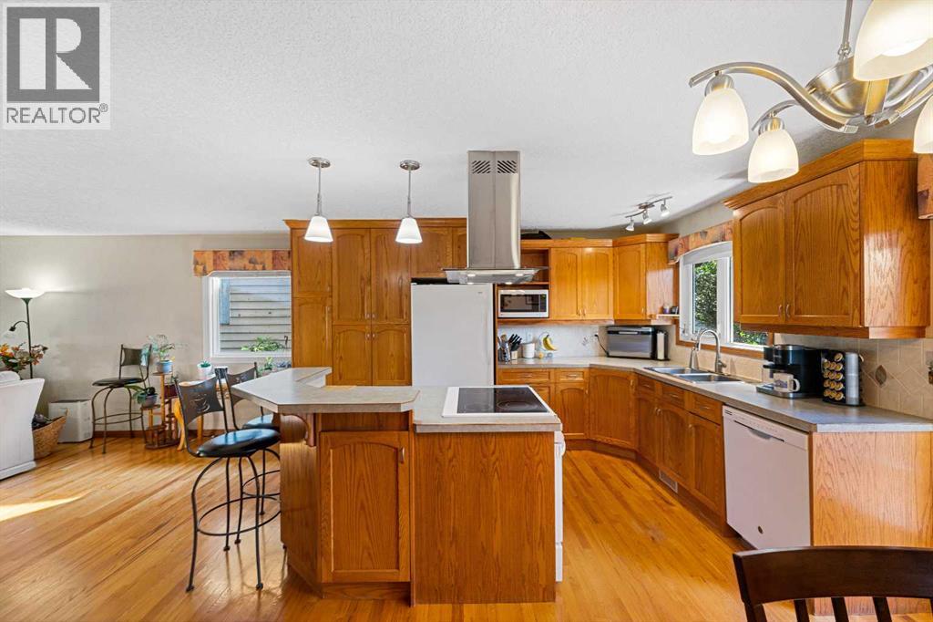 Single Family House 4 Level for Sale in  Bernard Court NW Beddington Heights Calgary 