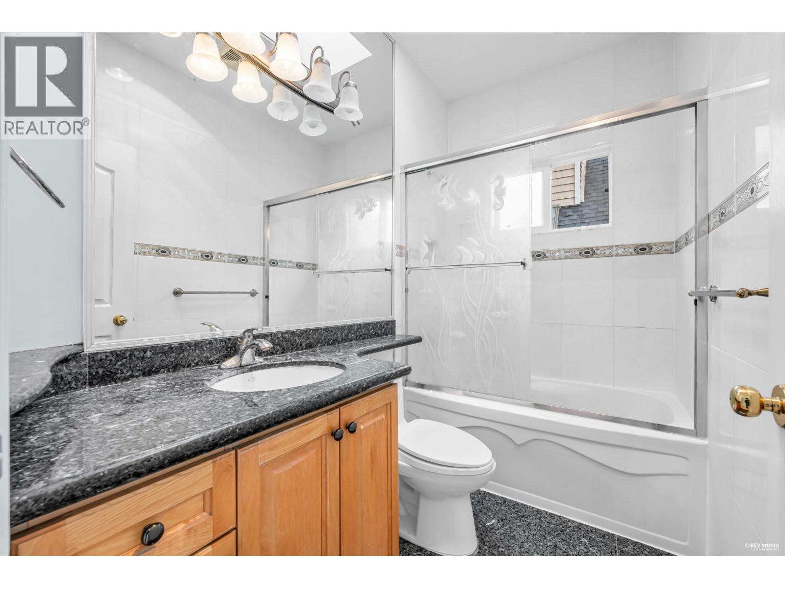 213 W 28TH STREET, North Vancouver