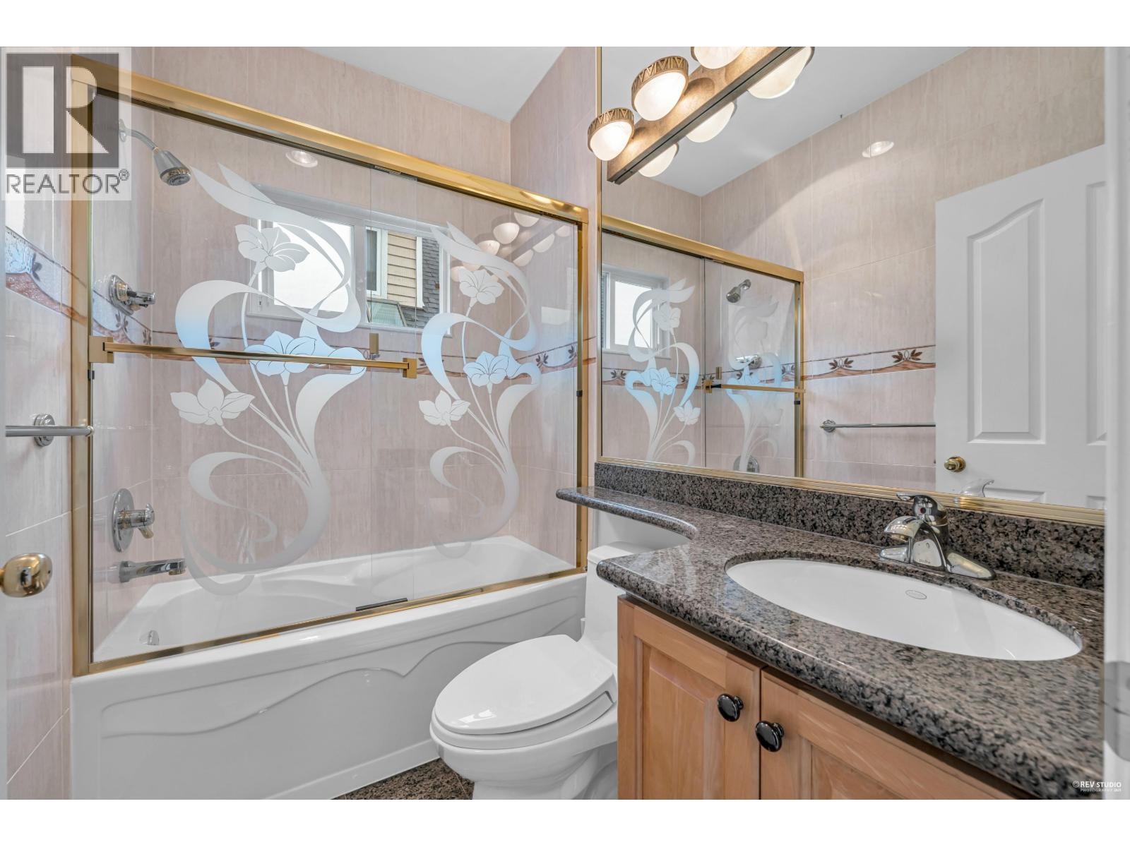 213 W 28TH STREET, North Vancouver