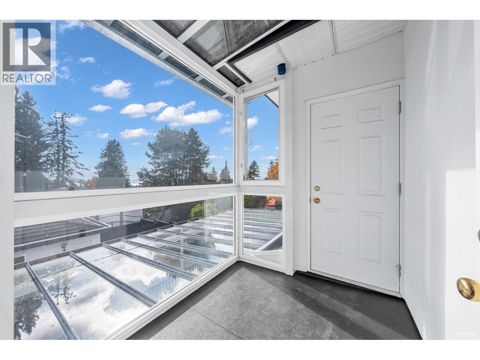 213 W 28TH STREET, North Vancouver