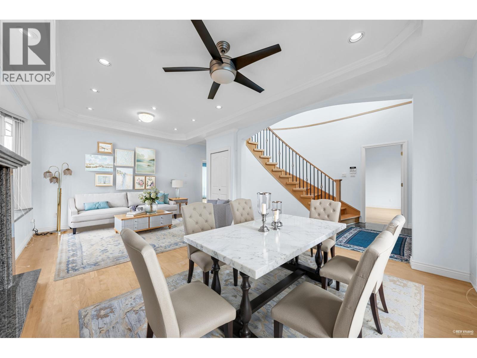 213 W 28TH STREET, North Vancouver