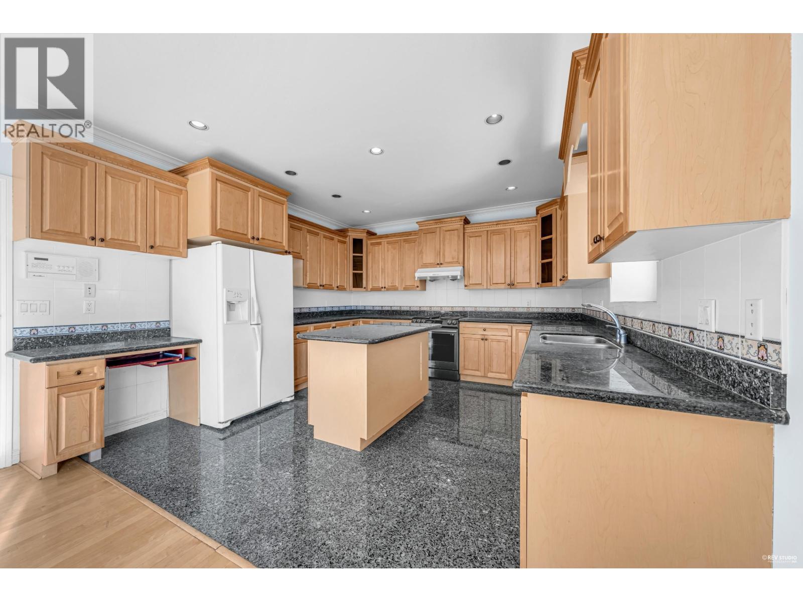 213 W 28TH STREET, North Vancouver