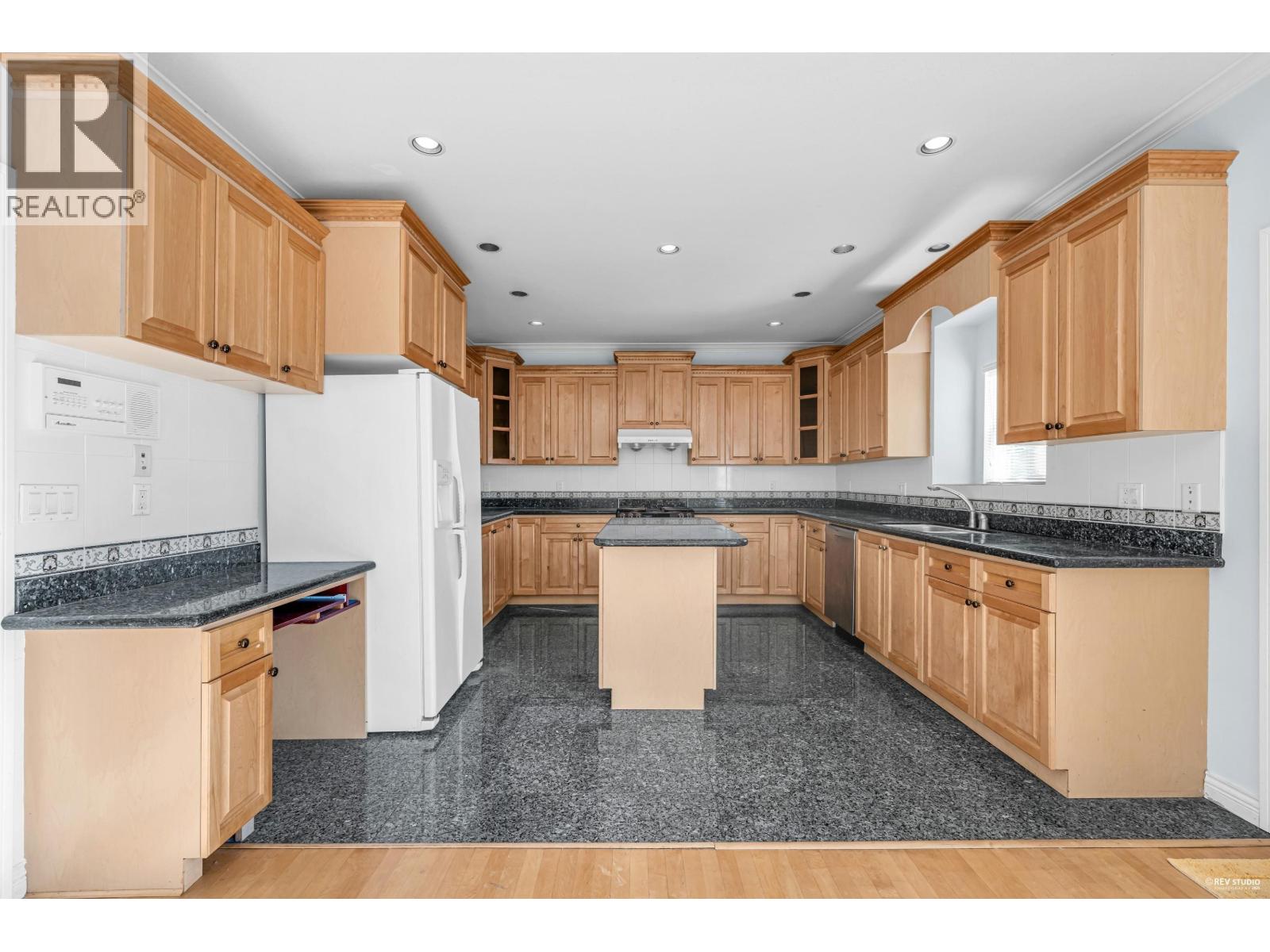 213 W 28TH STREET, North Vancouver