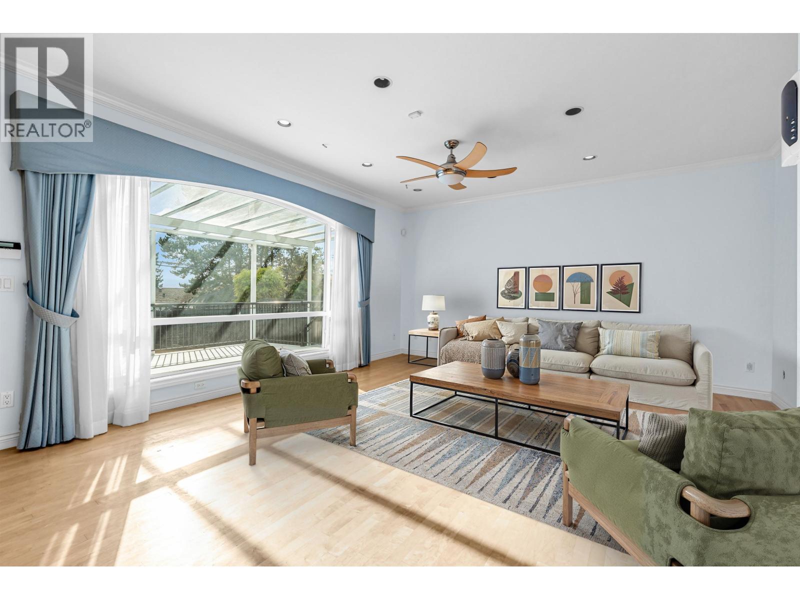 213 W 28TH STREET, North Vancouver