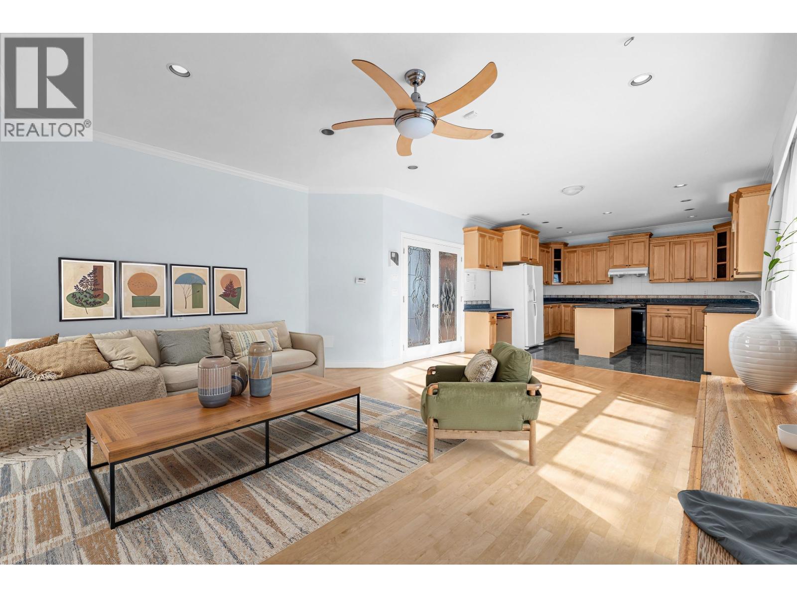 213 W 28TH STREET, North Vancouver