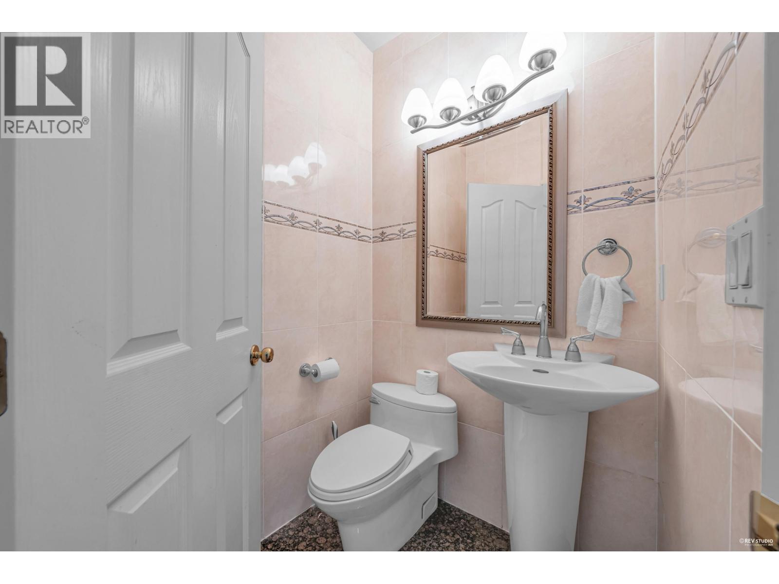 213 W 28TH STREET, North Vancouver