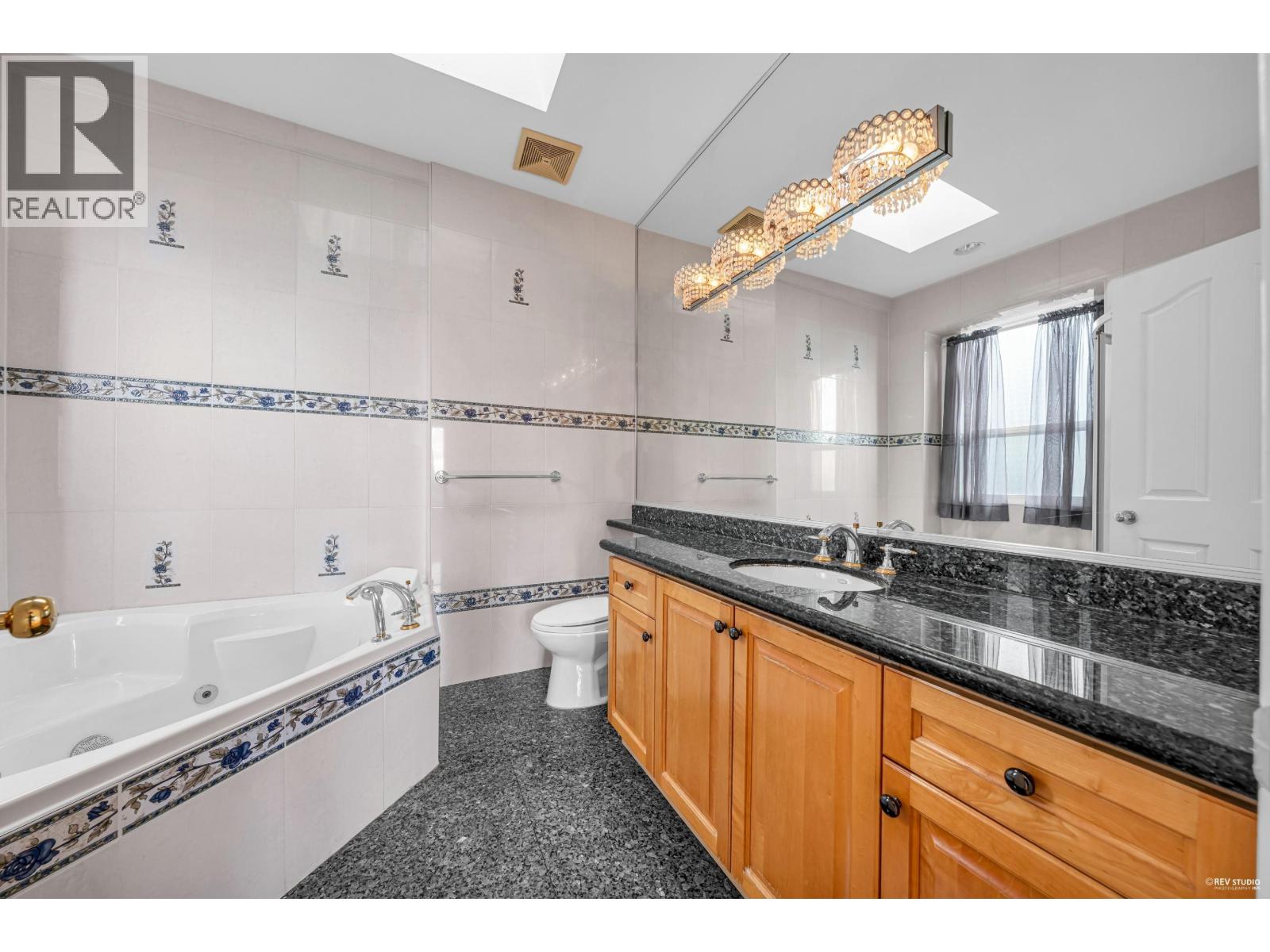 213 W 28TH STREET, North Vancouver