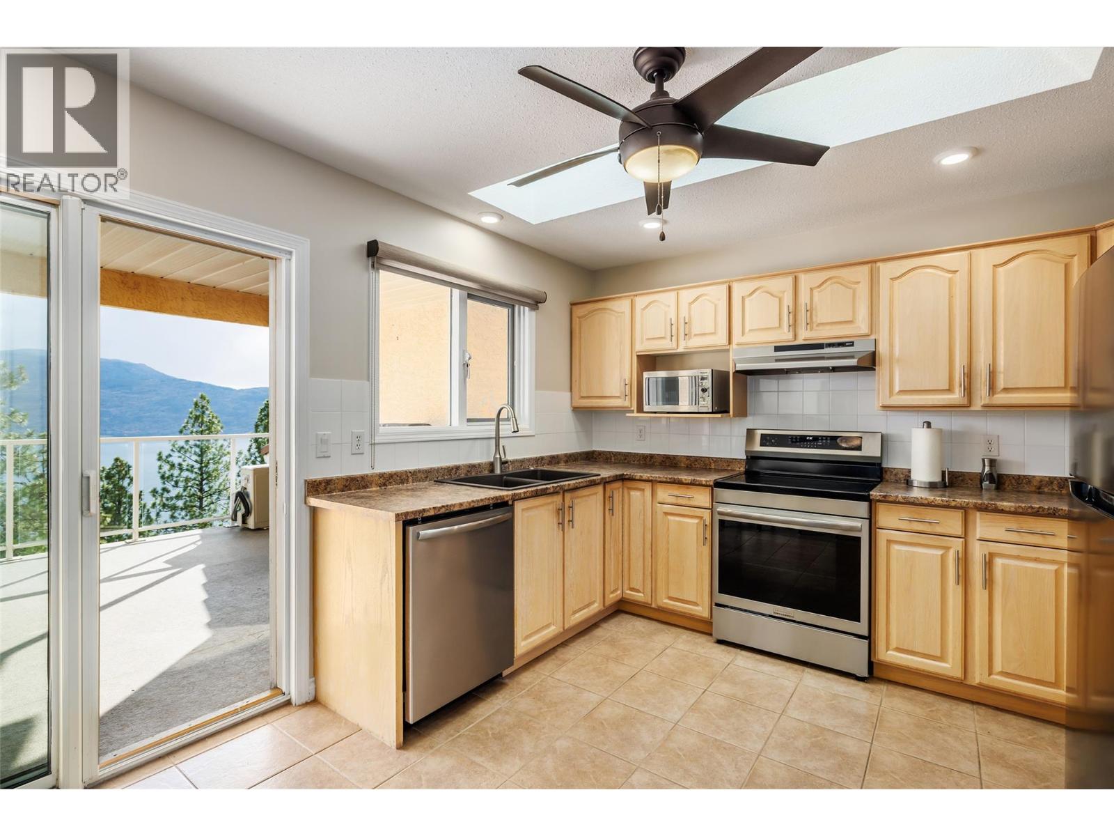 204 4450 Ponderosa Drive, Peachland