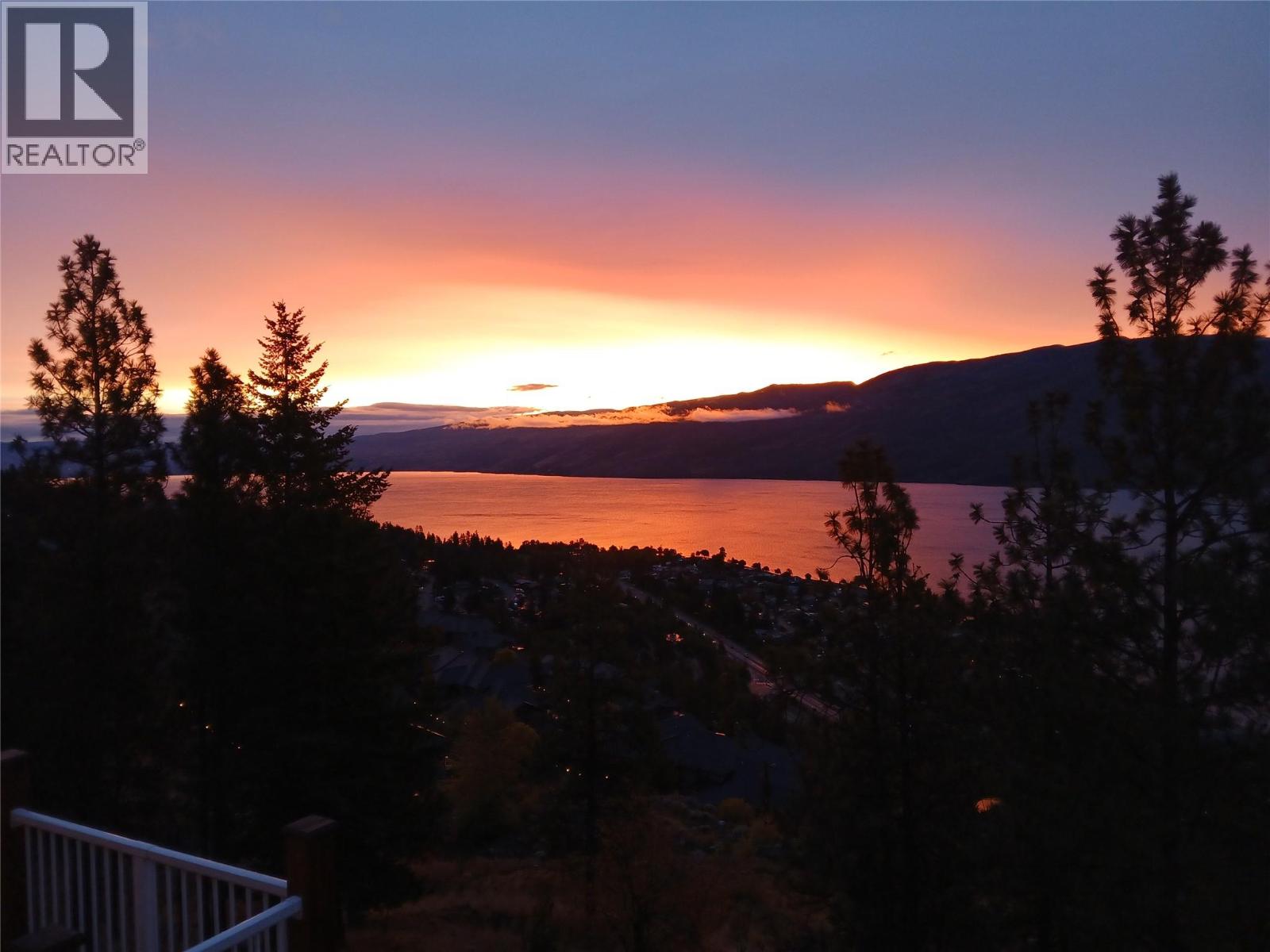 204 4450 Ponderosa Drive, Peachland