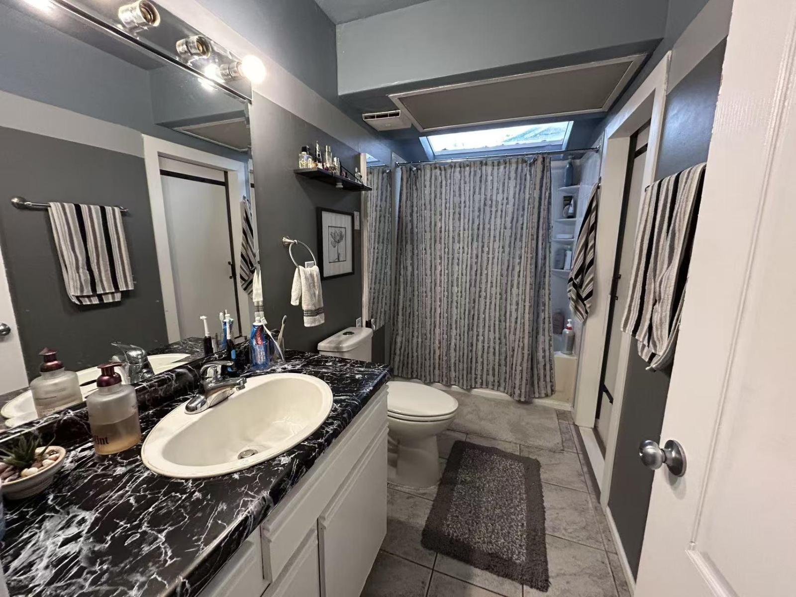 1381 EVERALL STREET, White Rock