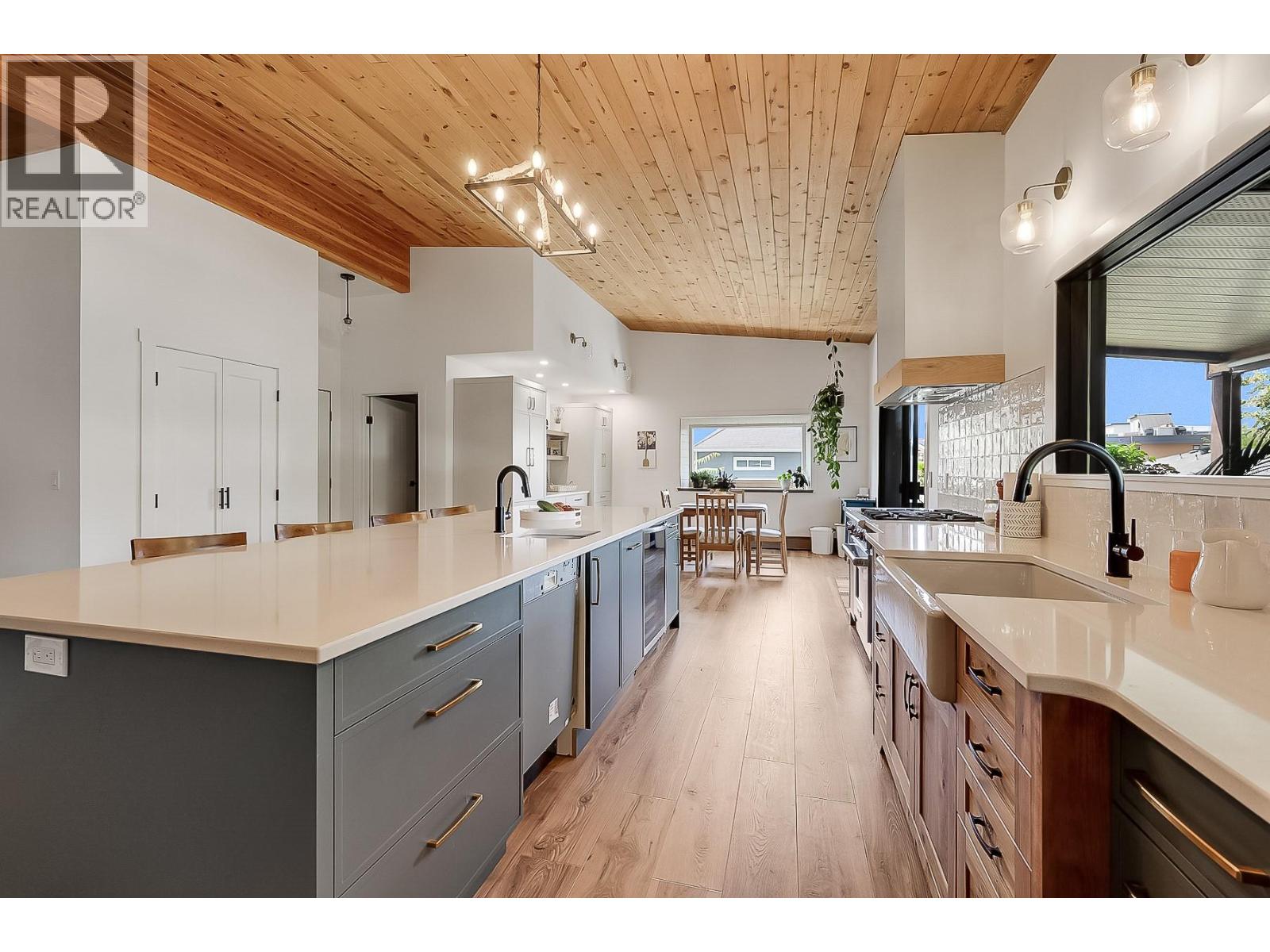  1590 Willow Crescent, Kelowna