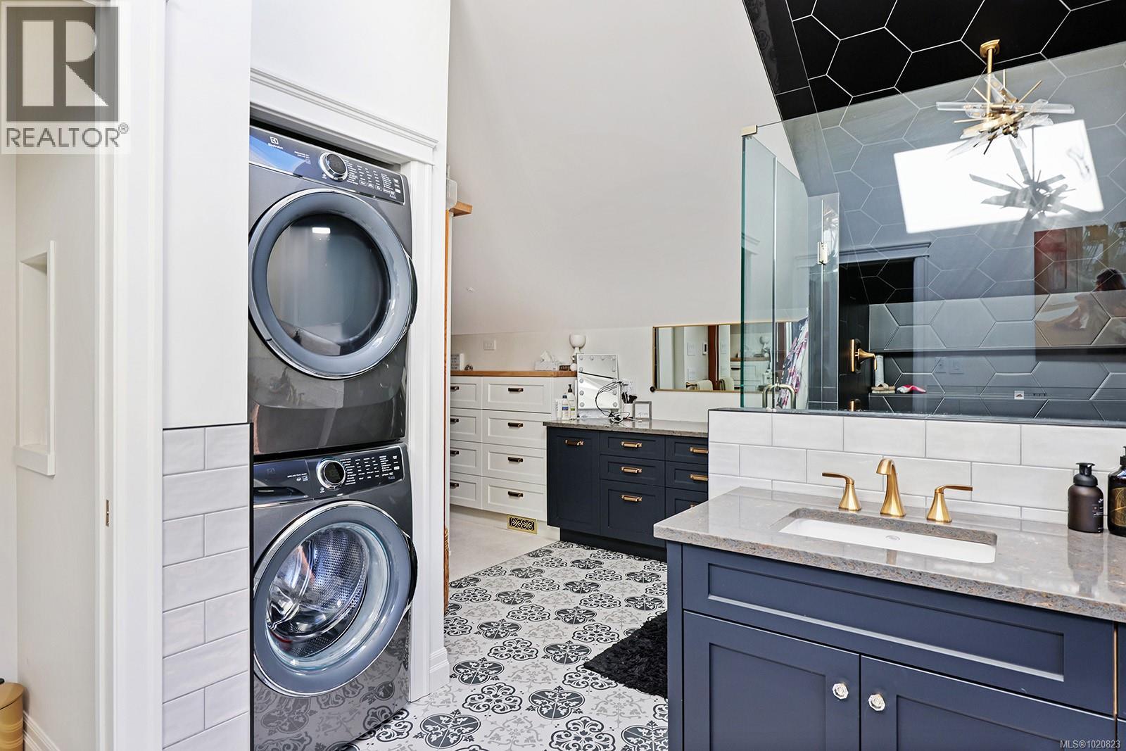 3839/3841 Ross Ave, Royston