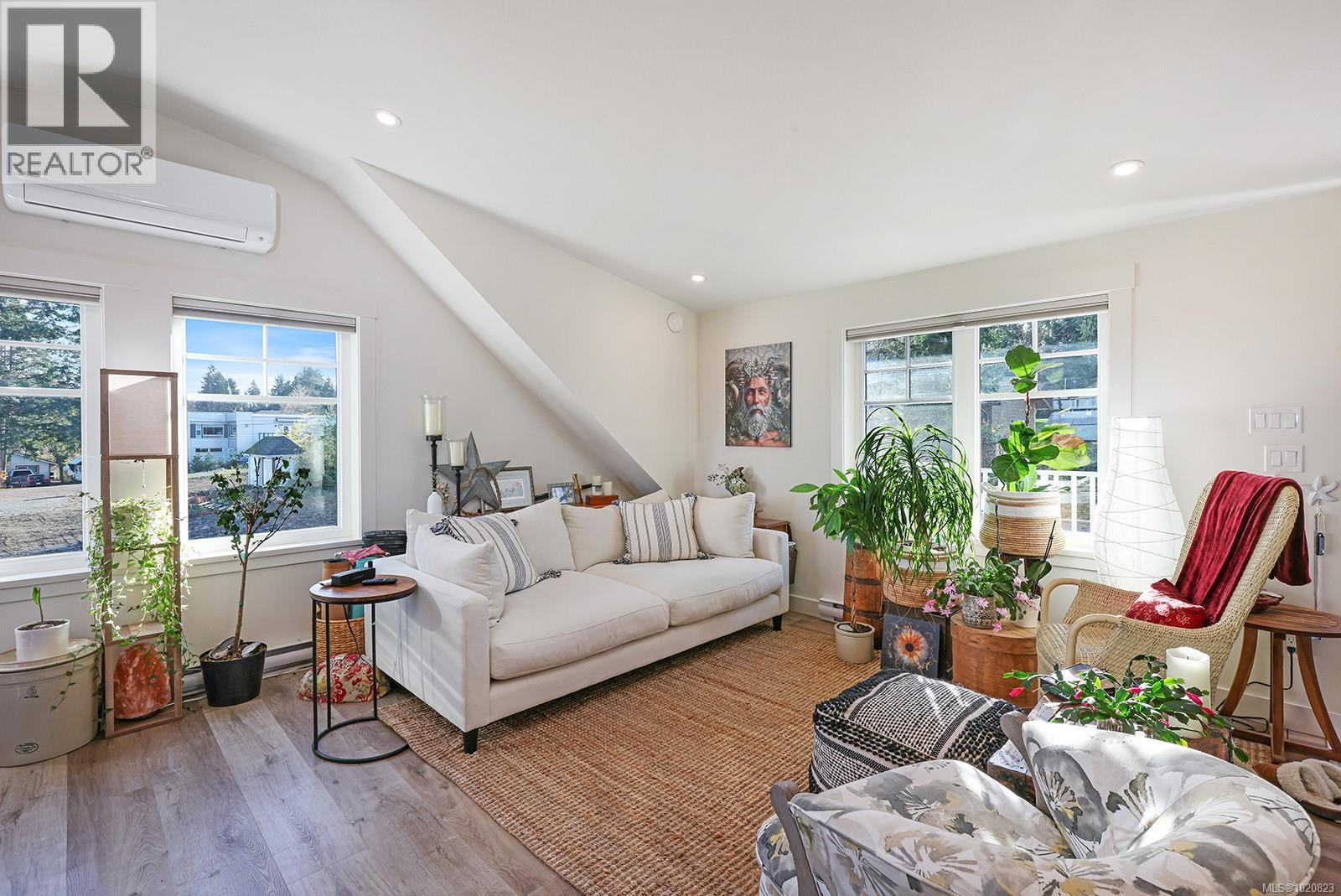 3839/3841 Ross Ave, Royston