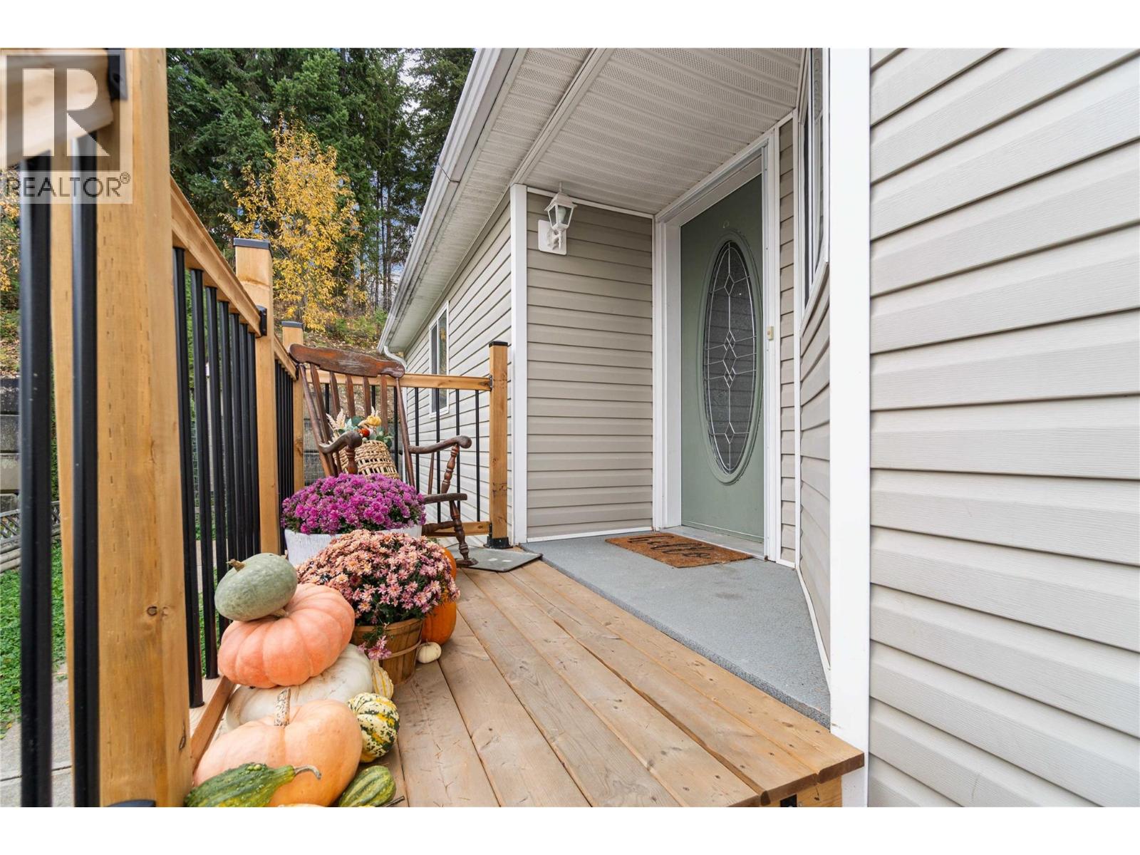 27 900 10 Avenue Southeast, Salmon Arm