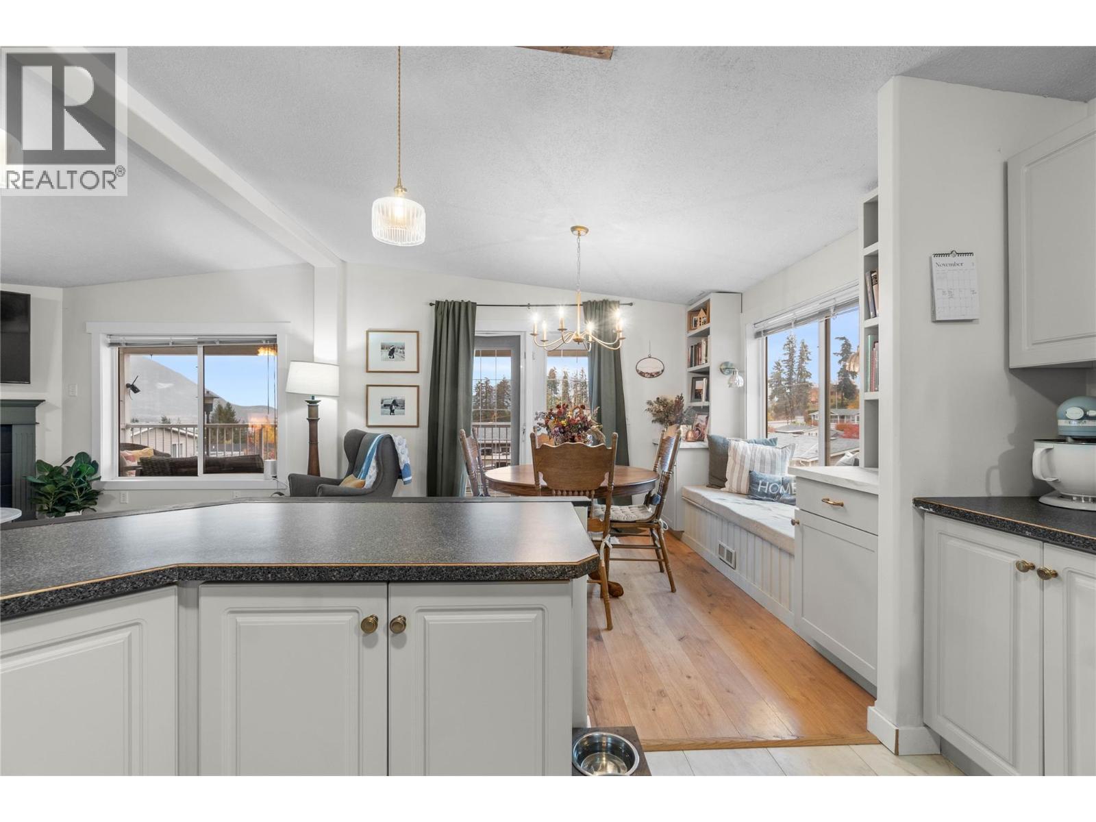 27 900 10 Avenue Southeast, Salmon Arm