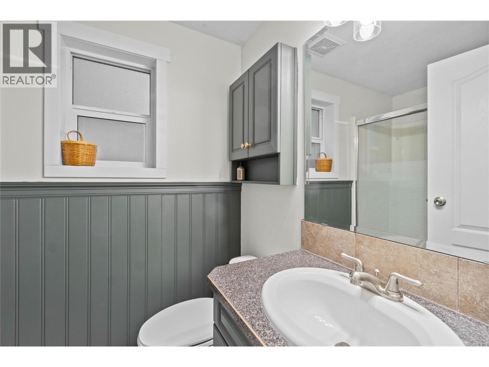 27 900 10 Avenue Southeast, Salmon Arm