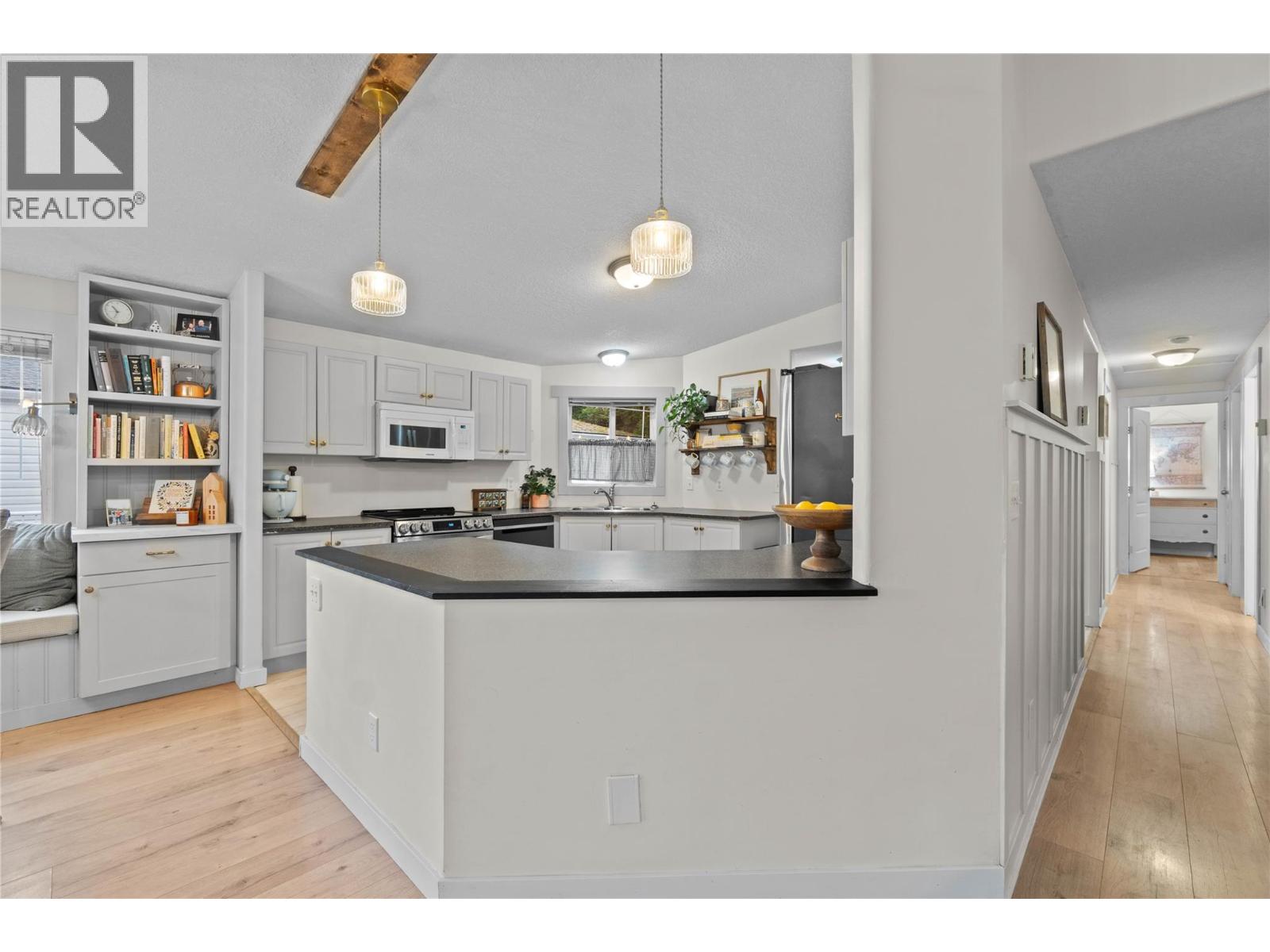 27 900 10 Avenue Southeast, Salmon Arm