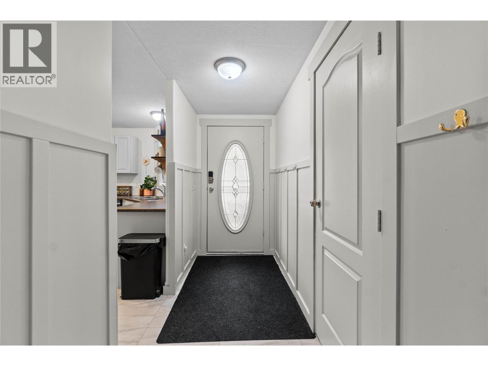 27 900 10 Avenue Southeast, Salmon Arm