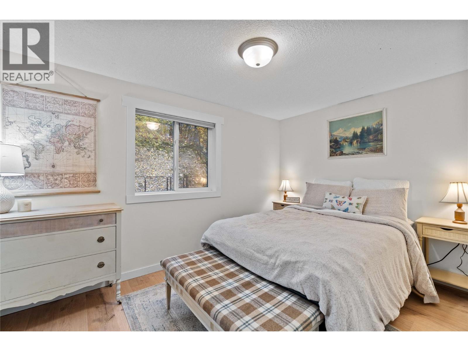 27 900 10 Avenue Southeast, Salmon Arm