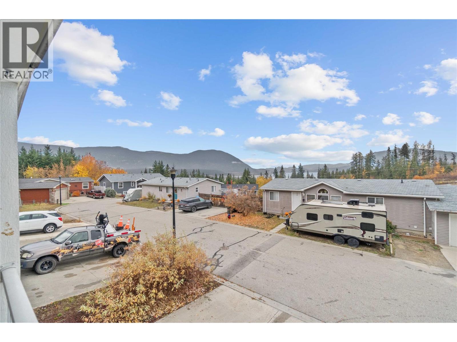 27 900 10 Avenue Southeast, Salmon Arm